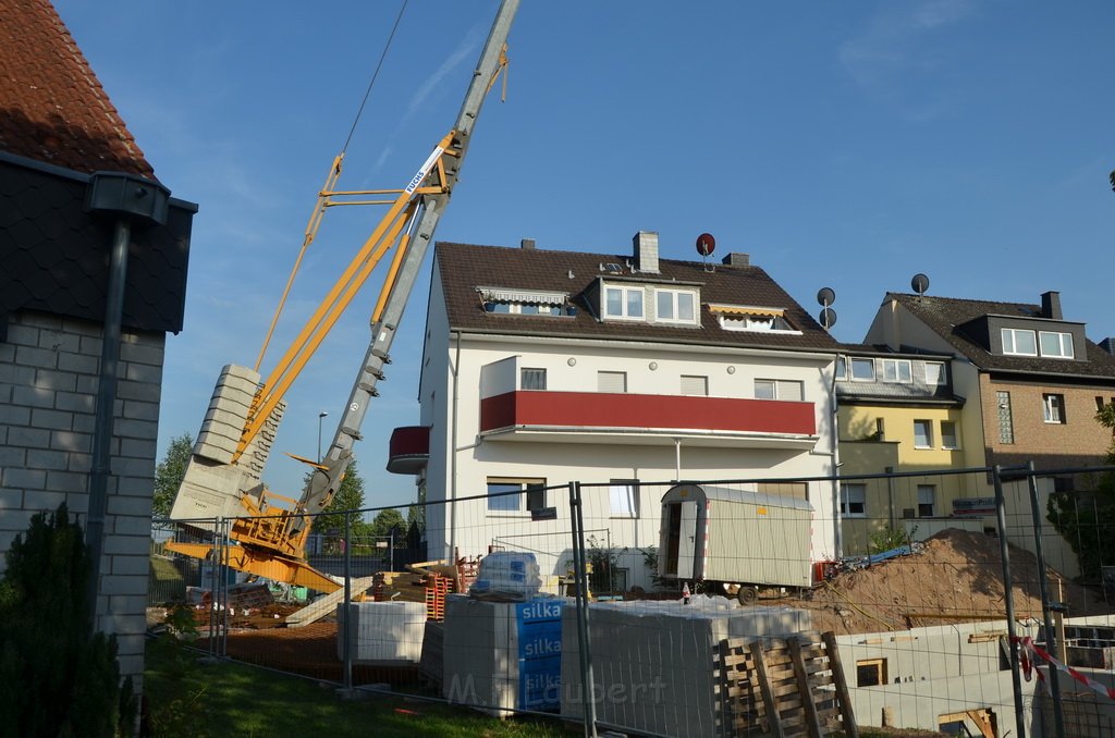 Kran drohte umzustuerzen Koeln Porz Zuendorf Hauptstr P010.JPG - Miklos Laubert